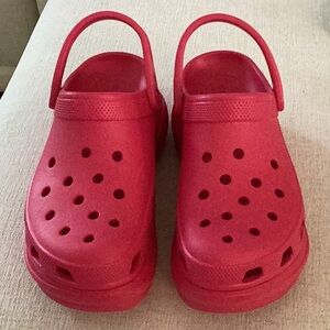 Crocs Bae clogs in dragon fruit pink, Size 10, NWT